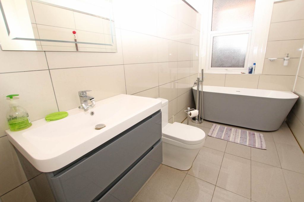 Additional image 20 of 4 bed flat for saleGrassington Road, Eastbourne BN20