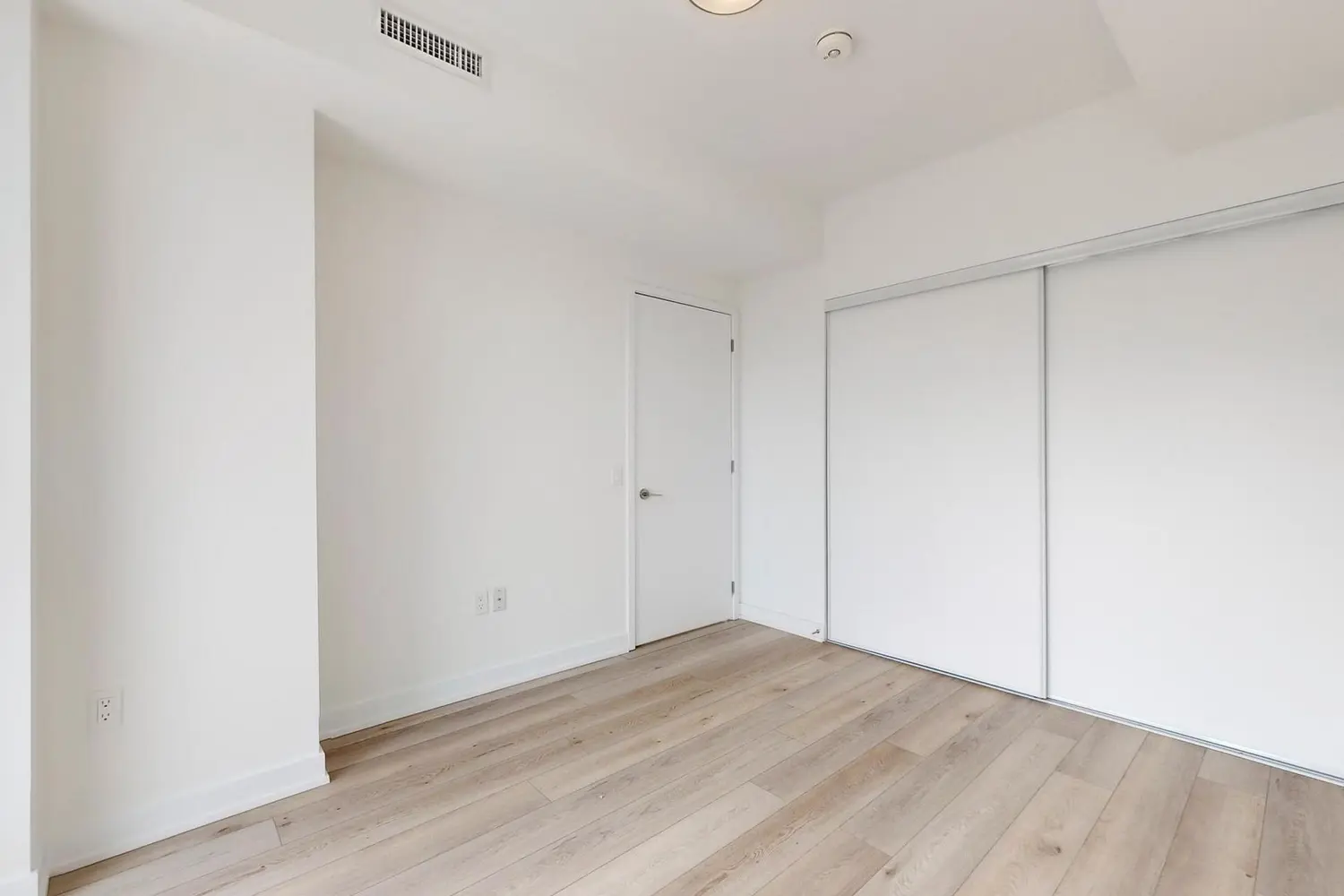 Additional image 18 of 15 Queens Quay 1002