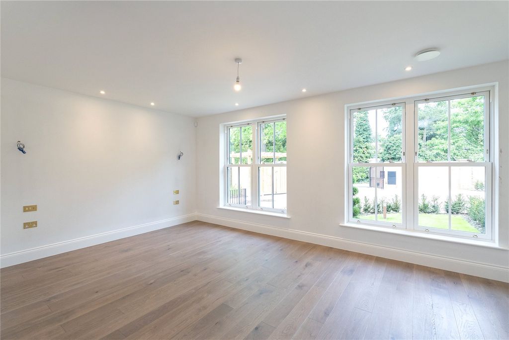 Additional image 15 of 2 bed flat for saleLeigh Court Close, Cobham KT11