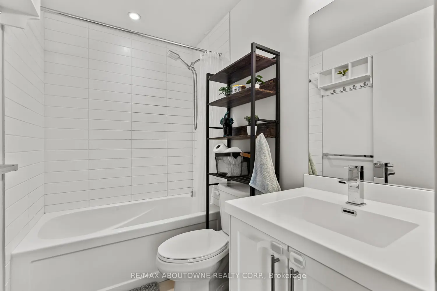 Additional image 8 of 2087 Fairview Street 906