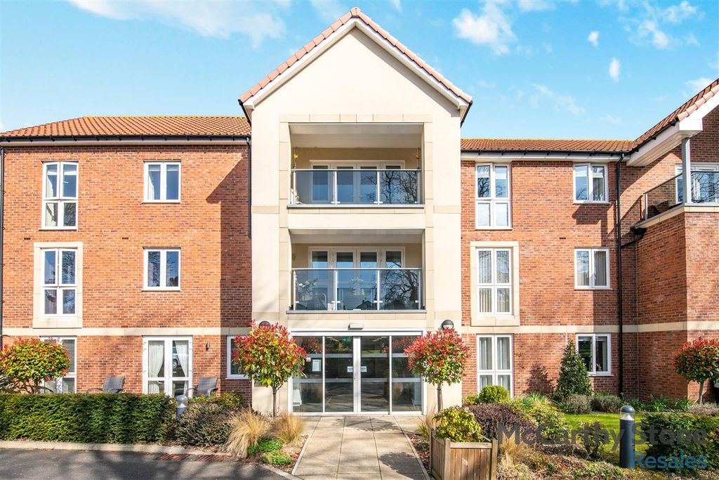 2 bed flat for saleAndrews Court, Molescroft Road, Beverley HU17