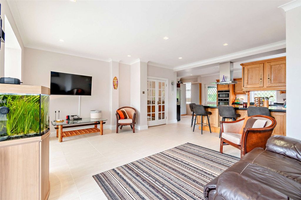 Additional image 17 of 7 bed detached house for saleFishery Road, Maidenhead, Berkshire SL6