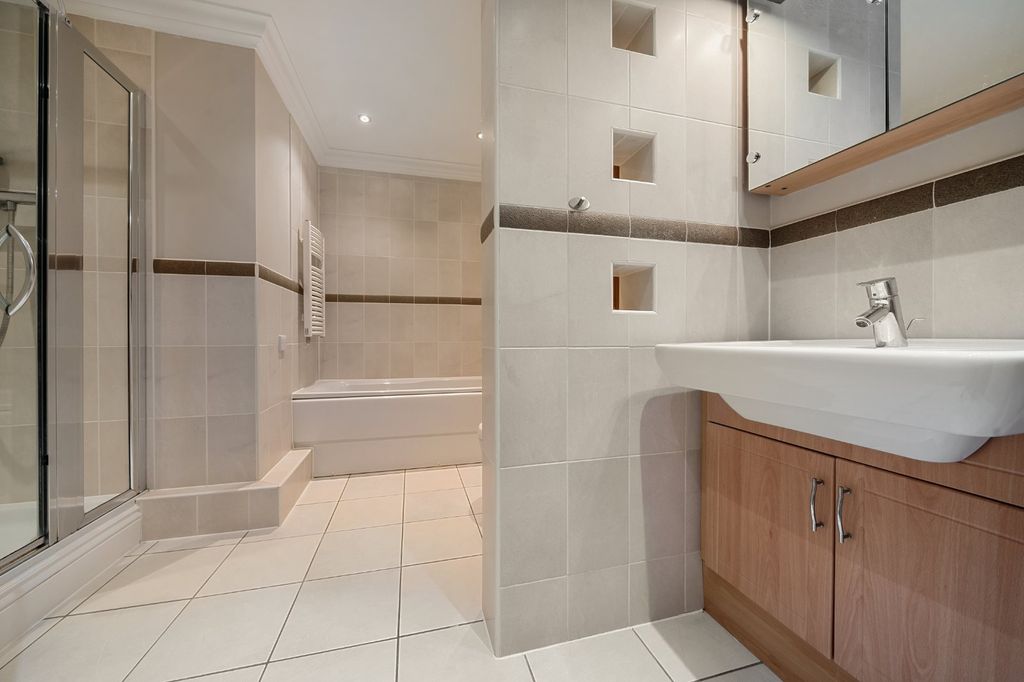 Additional image 13 of 2 bed flat for saleWarwick Road, Solihull, West Midlands B91