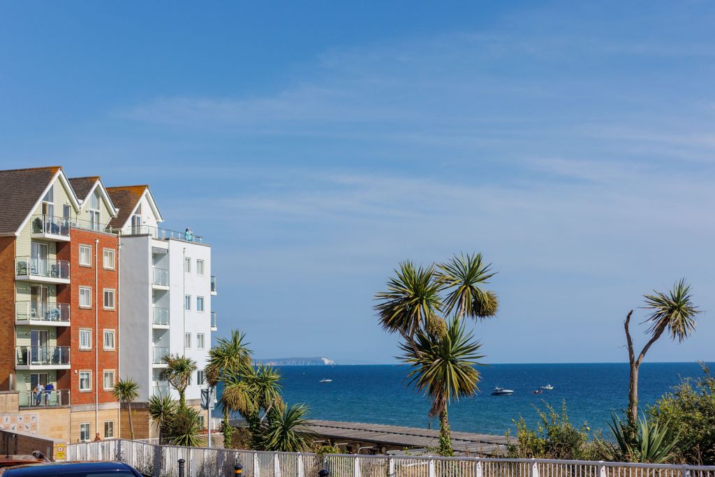 2 bed flat for saleHoneycombe Beach, Honeycombe Chine, Bournemouth BH5