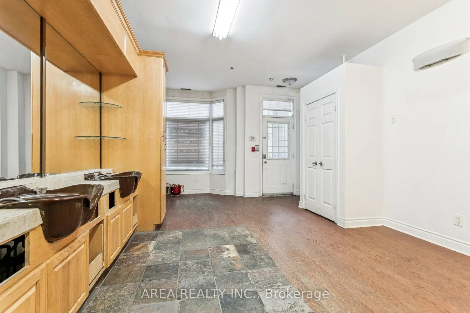 Additional image 5 of 99 Mccaul Street 99