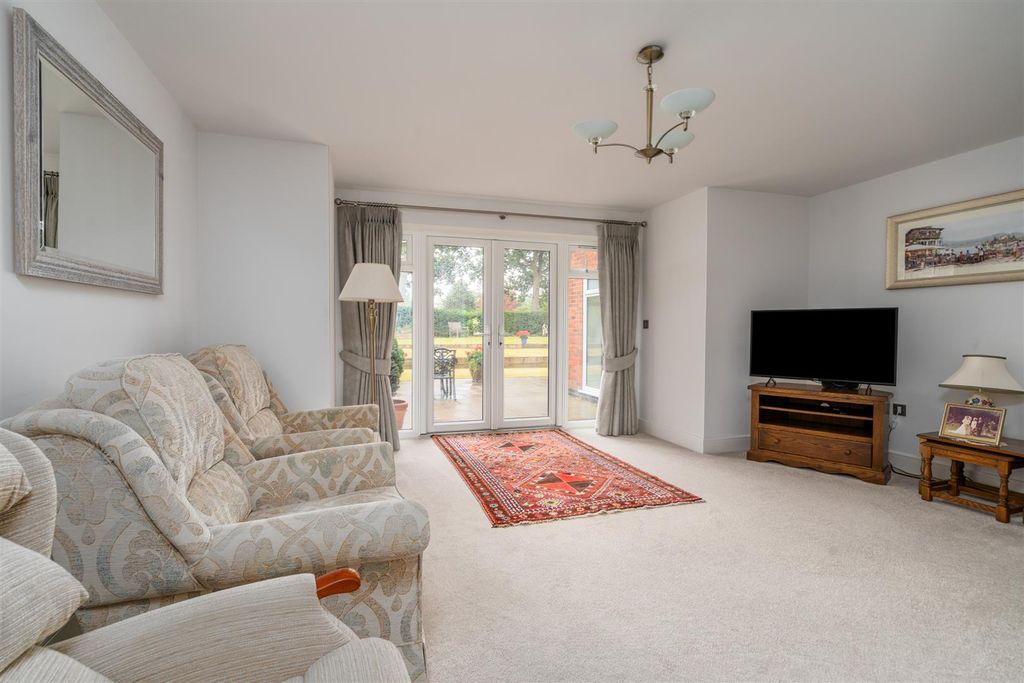 Additional image 6 of 3 bed flat for saleApartment 1 Fairway Lawns, Dovehouse Lane, Solihull B91