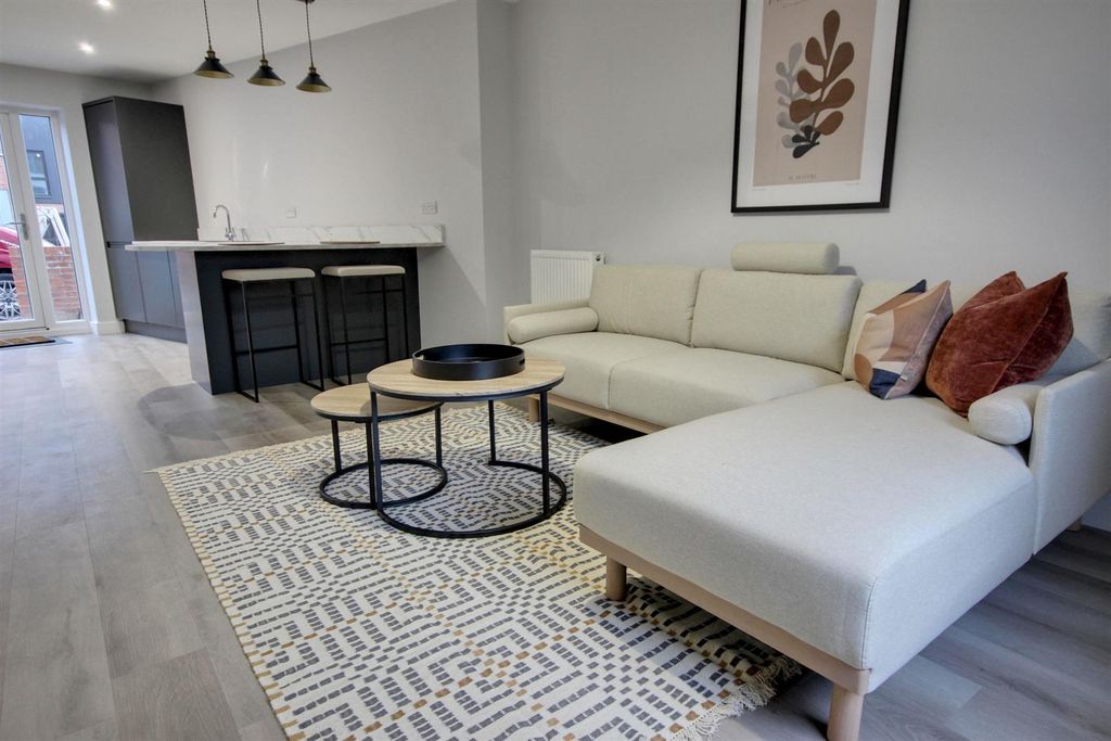 Additional image 4 of 2 bed flat for saleSt. Nicholas Road, Beverley HU17