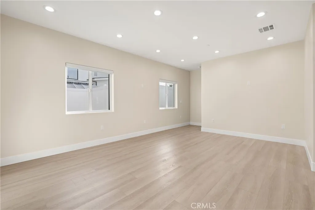 Additional image 4 of 19955 Lassen Street, Chatsworth, CA 91311