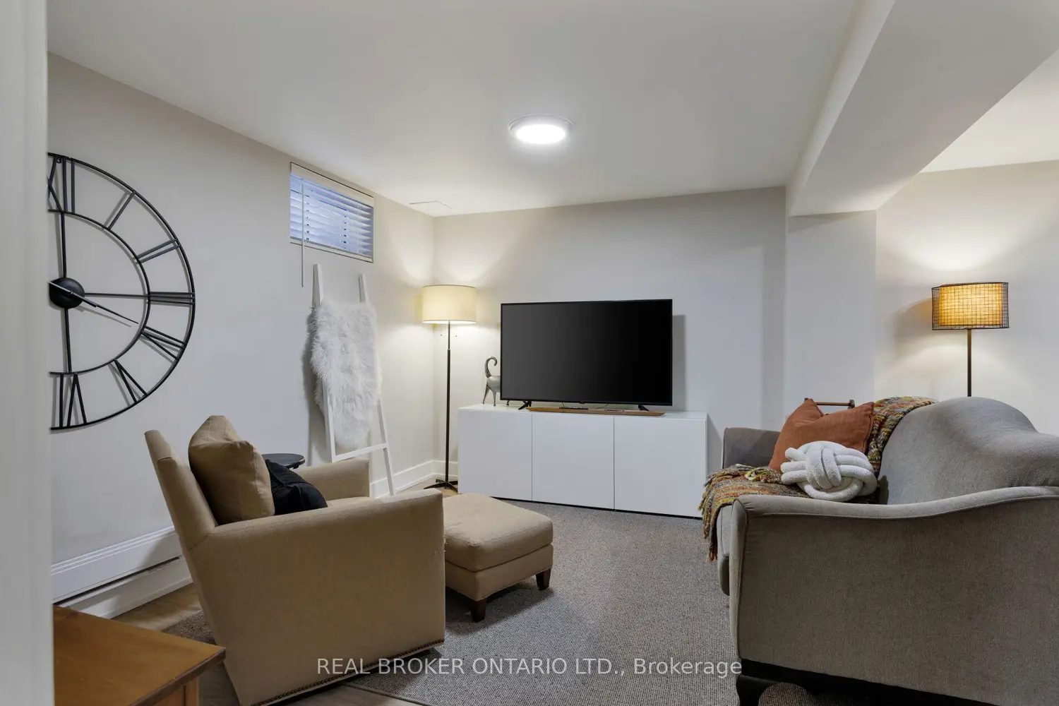 Additional image 17 of 61 Sarah Lane 23