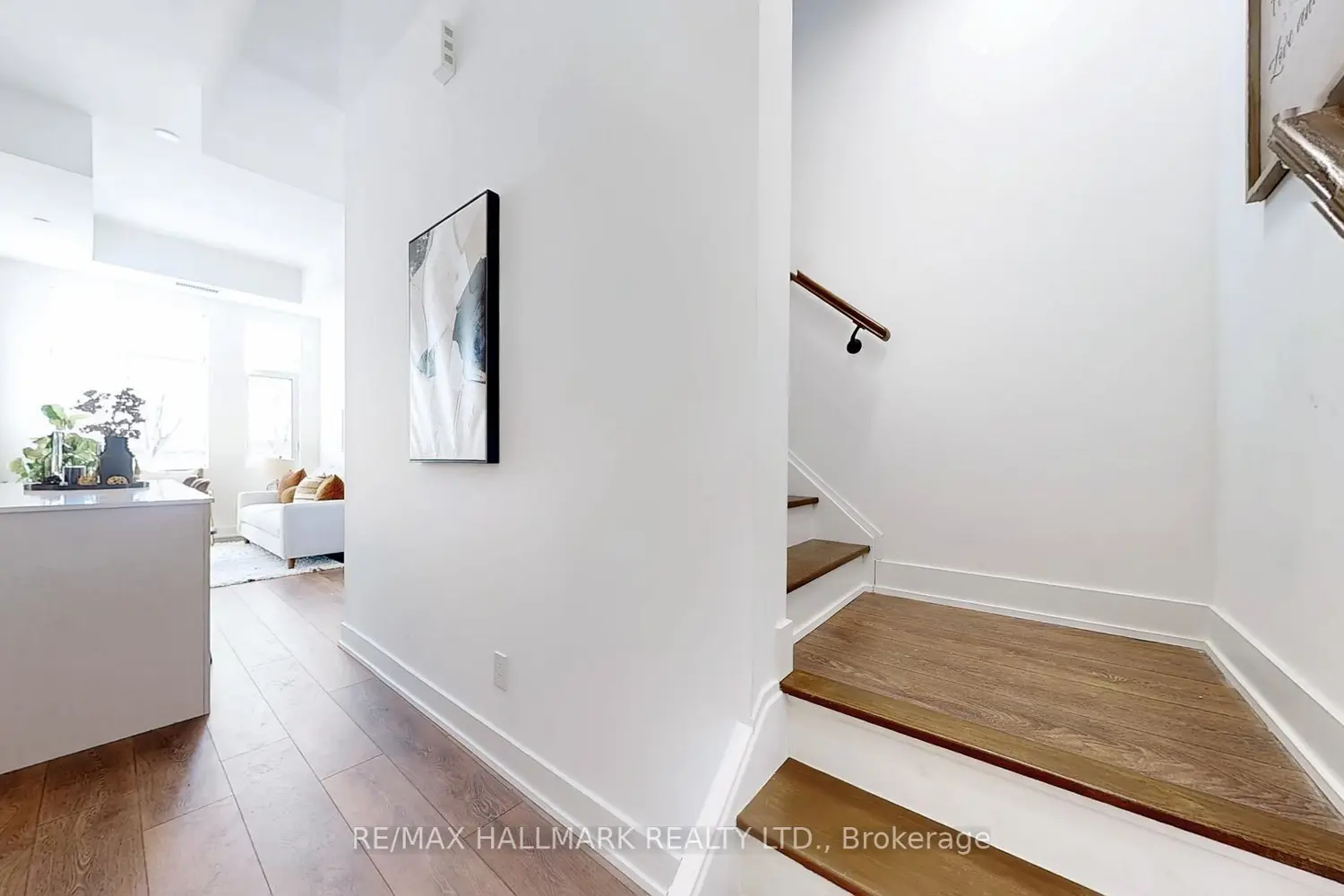 Additional image 6 of 1285 Queen Street 102