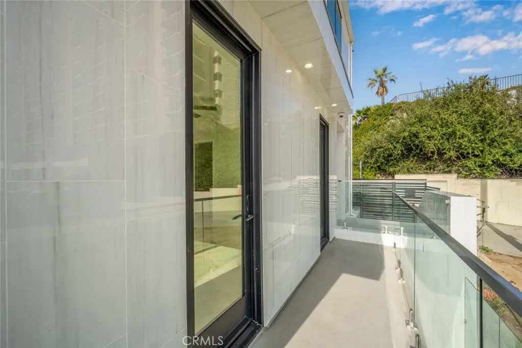 Additional image 101 of 1724 Bluff Pl, Long Beach, CA 90802