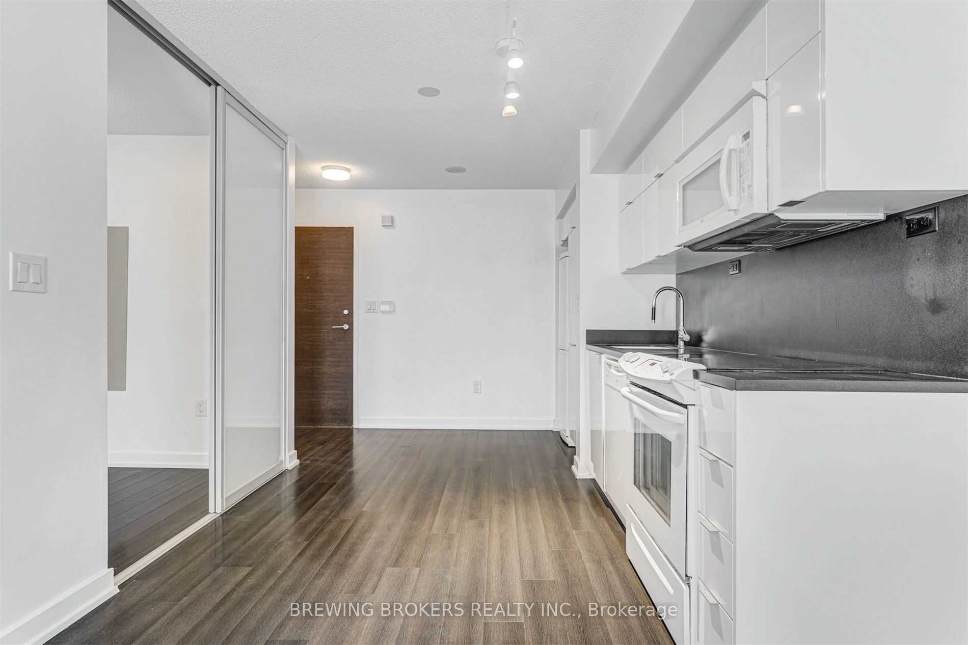 1903-21 Iceboat Terrace, Toronto, ON, M5V 4A9