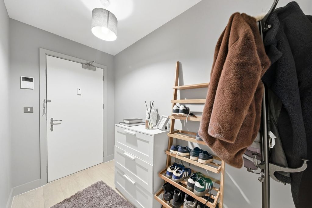 3 bed flat for saleHarrison Drive, Cambridge CB2 photo 5