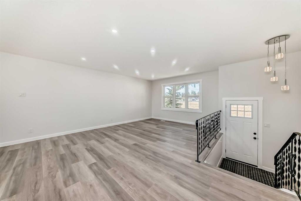 Additional image 2 of 10832 7 Street SW, Calgary, AB, T2W 0G5