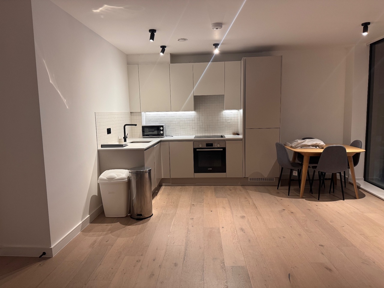 Additional image 2 of 1 Bed Flat, Cambridge Heath Road, E2, N1 7GU