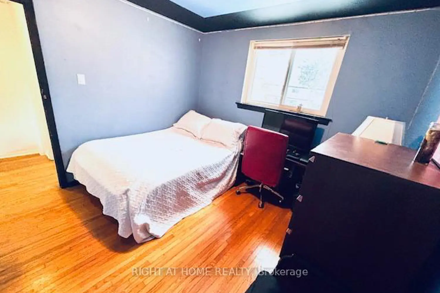 Additional image 16 of 925 Bayly Street 7