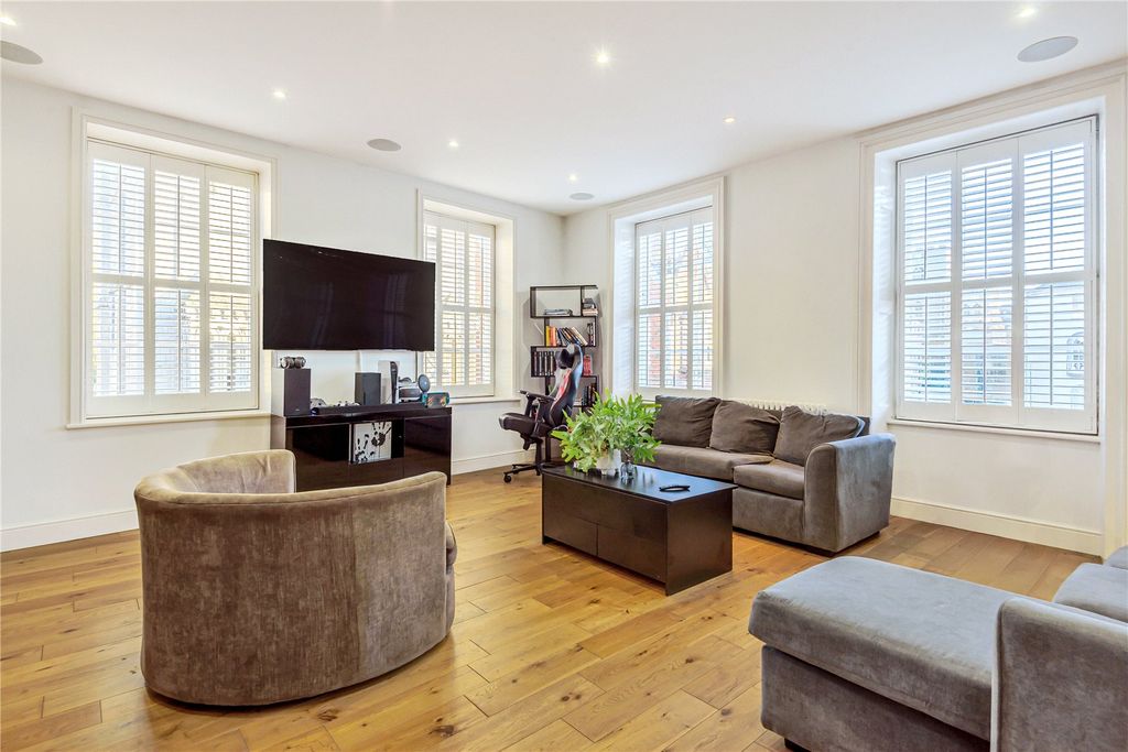 Additional image 3 of 3 bed flat for saleChurchgate Street, Bury St. Edmunds, Suffolk IP33