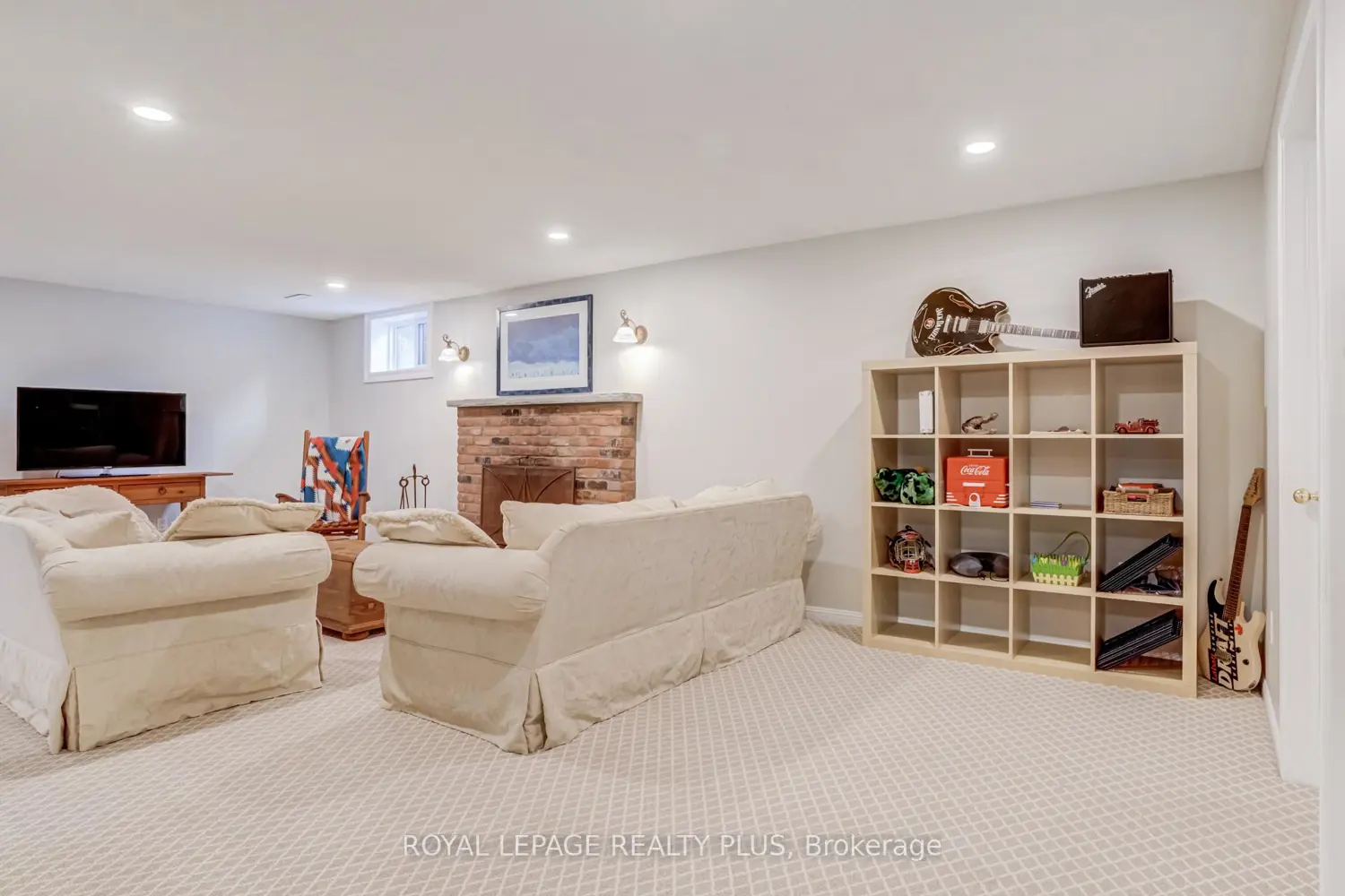 Additional image 11 of 2530 Jarvis Street