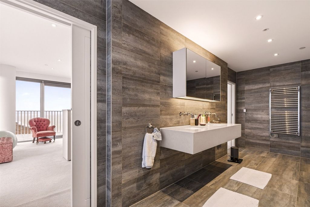 Additional image 8 of 3 bed flat for saleBrighton Road, Worthing, West Sussex BN11