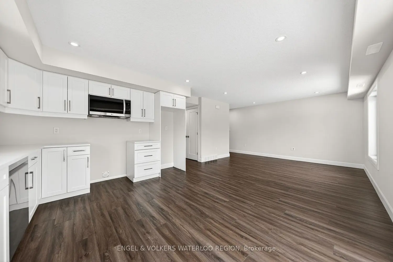 Additional image 10 of 3202 Vivian Line 49