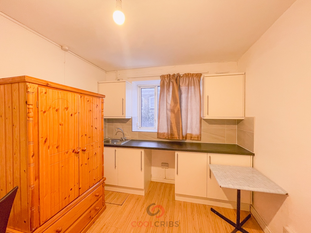 Bedsit, Holloway Road, N7, N1 7GU