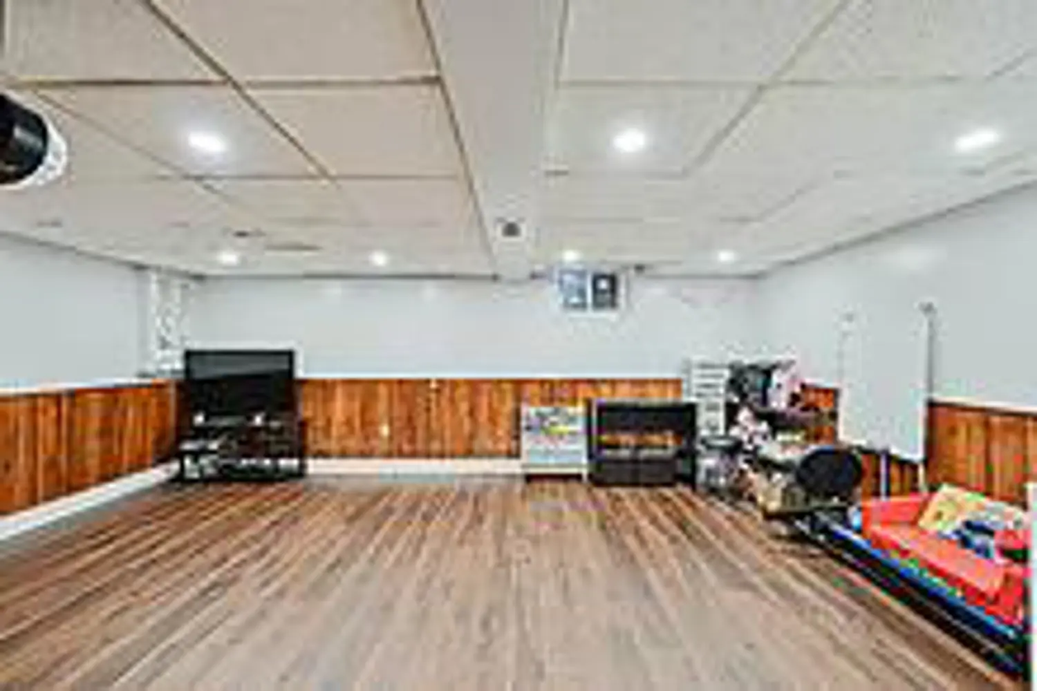 Additional image 17 of 7560 Goreway Drive 27