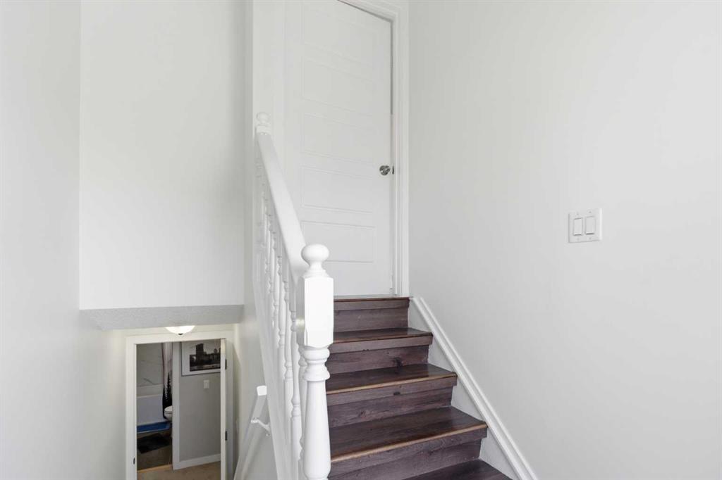 Additional image 2 of 263 Doverview Crescent SE, Calgary, AB, T2B1Y7