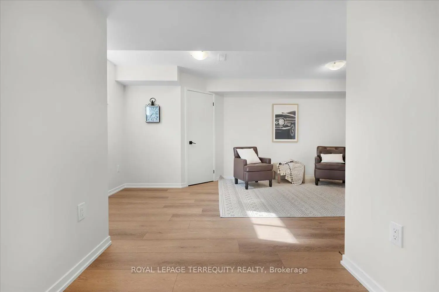 Additional image 19 of 38 Kingbird Common