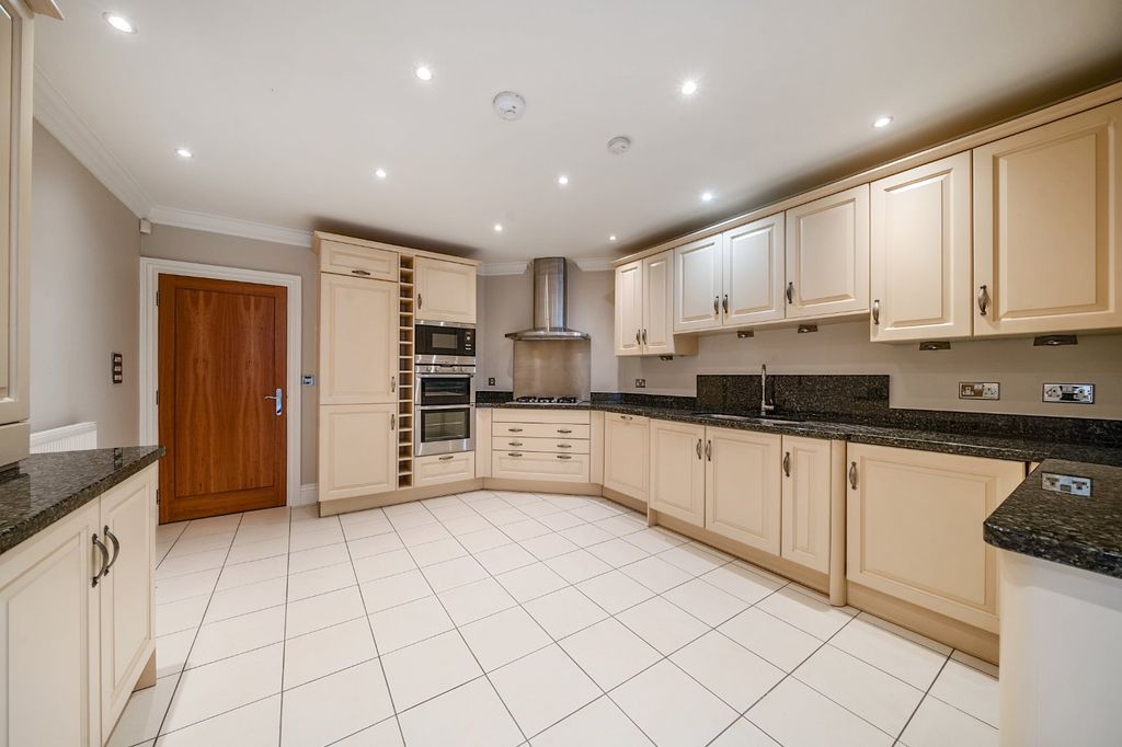 Additional image 6 of 2 bed flat for saleWarwick Road, Solihull, West Midlands B91