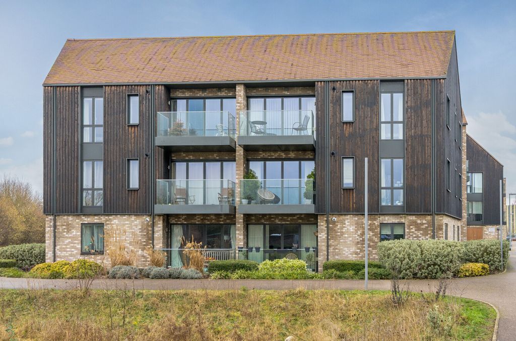 3 bed flat for saleKnightly Avenue, Cambridge CB2