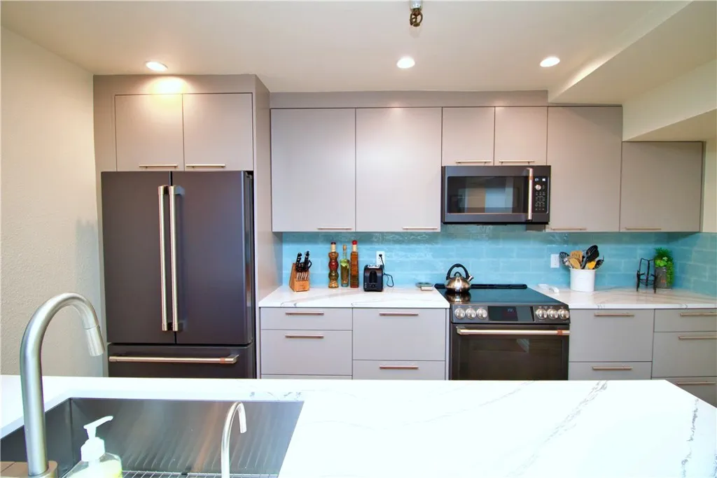 Additional image 27 of 230 S Catalina Avenue Unit 107, Redondo Beach, CA 90277