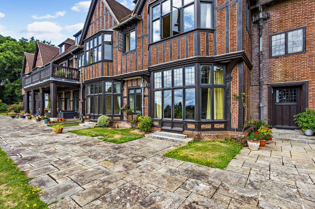 Additional image 5 of 2 bed flat for saleYattendon Court, Yattendon, Thatcham, Berkshire RG18