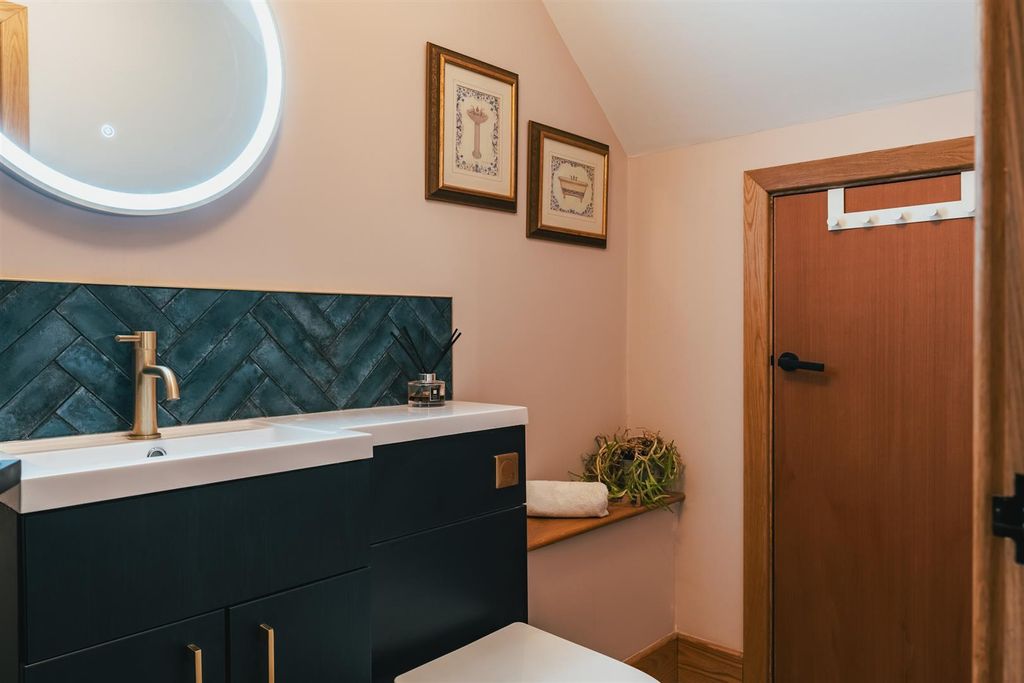 Additional image 12 of 4 bed detached house for saleStation Road, Hope, Hope Valley S33