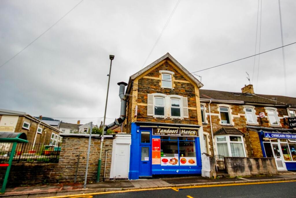 2 bed flat for saleNewport Road, Cwmcarn NP11