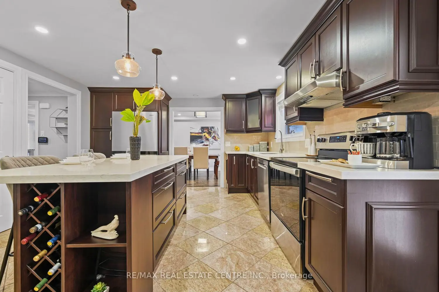 84 Viscount Road photo 4