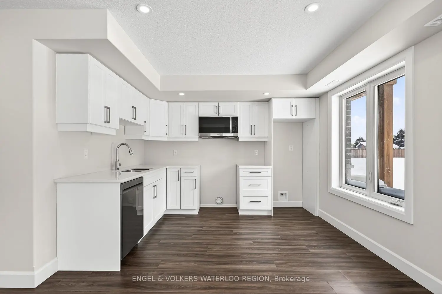 Additional image 8 of 3202 Vivian Line 50