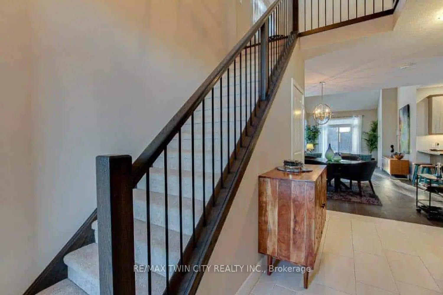 2100 Evans Boulevard photo 2