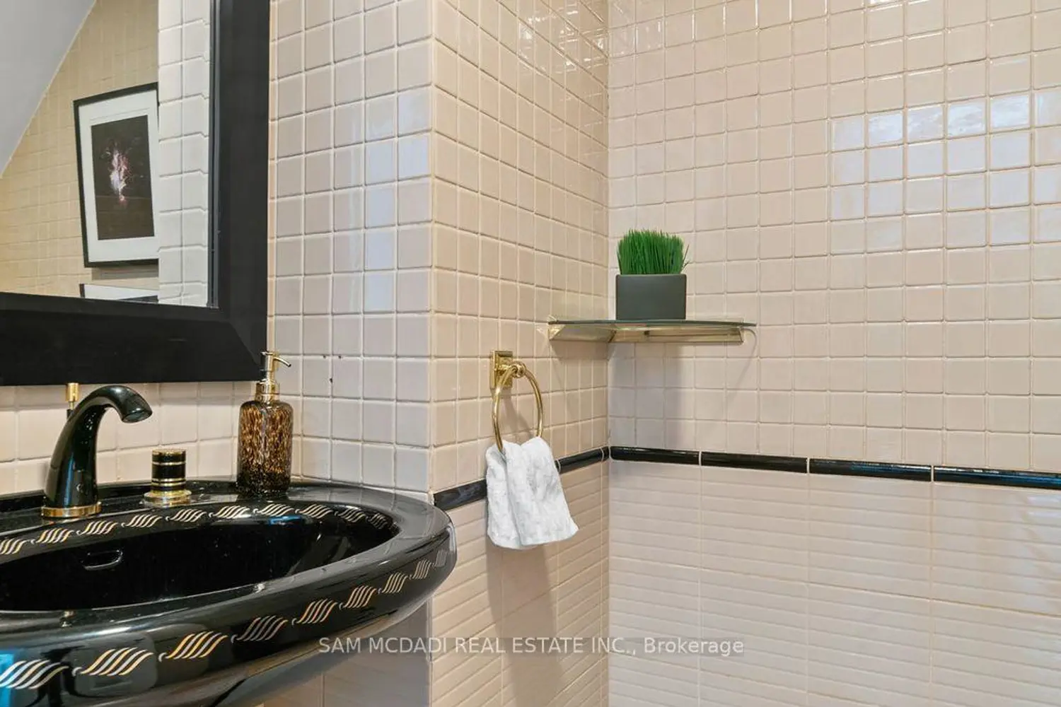 Additional image 15 of 988 Tennyson Avenue