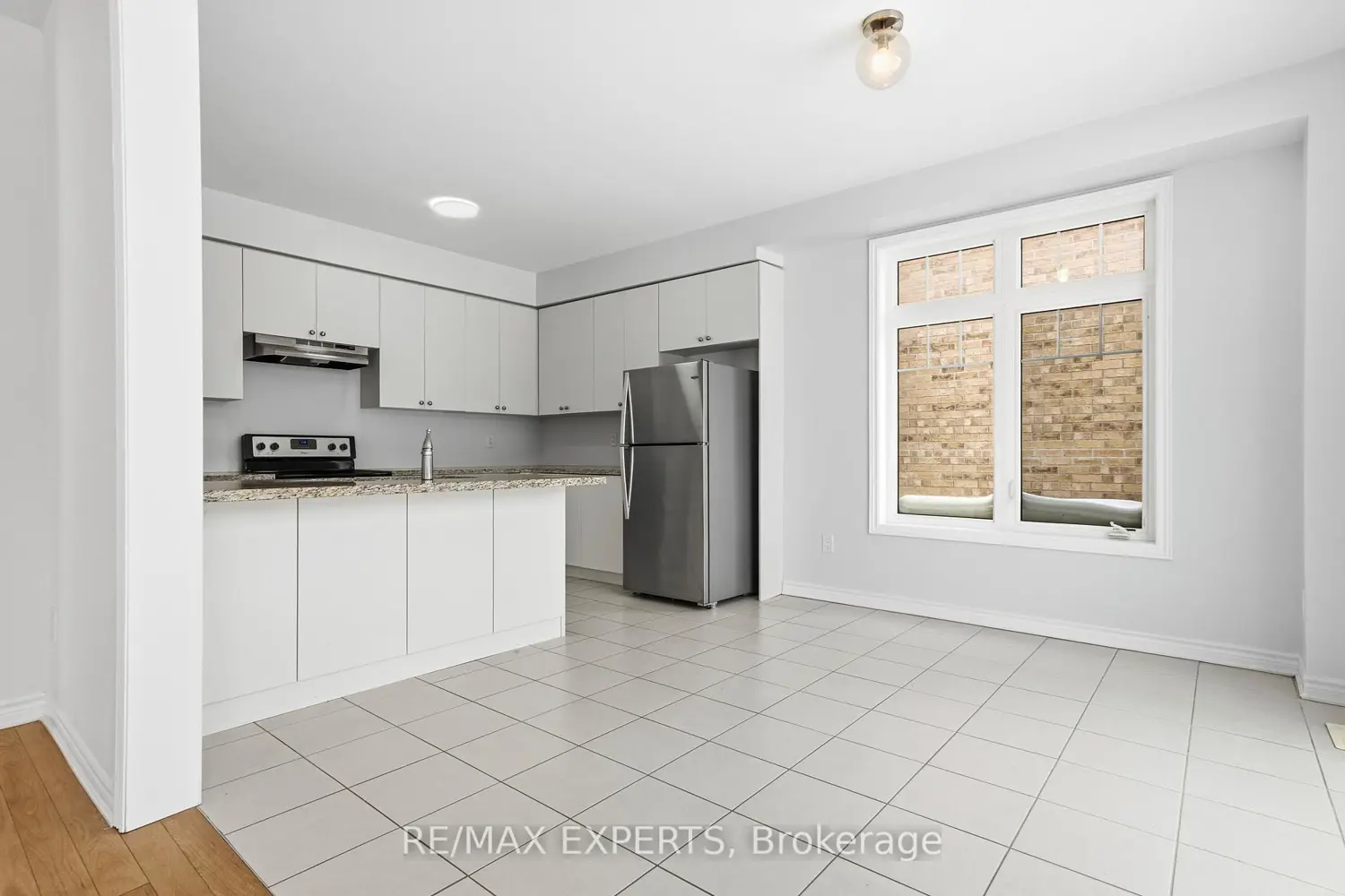 983 Barton Way photo 5