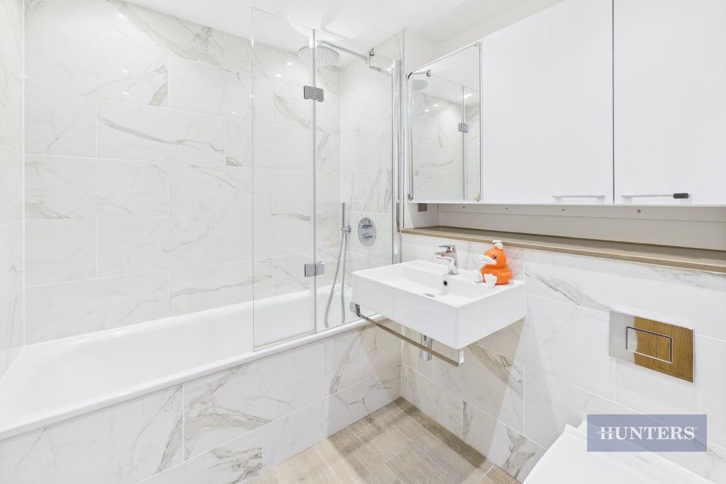 Additional image 8 of 2 bed flat for saleAlexandra Wharf, Maritime Walk, Ocean Village SO14