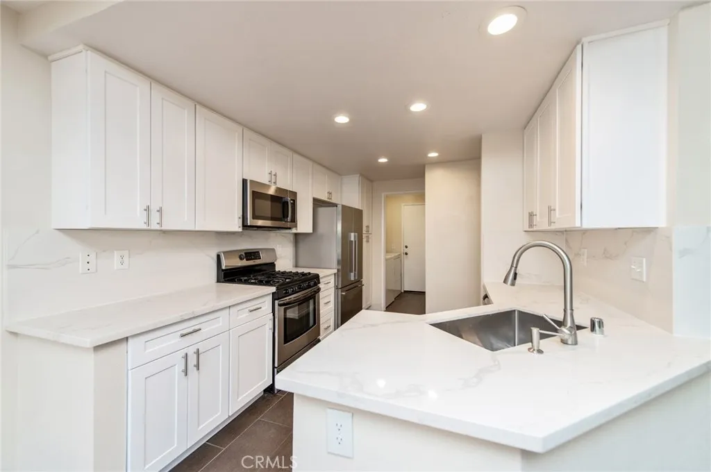 Additional image 34 of 72 Almador, Irvine, CA 92614