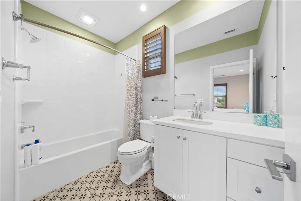 Additional image 75 of 114 Guinness, Irvine, CA 92620