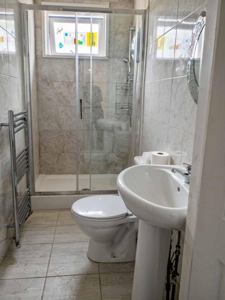 Additional image 4 of Warwards Lane - 4 bed, Selly Oak, West Midlands, B29