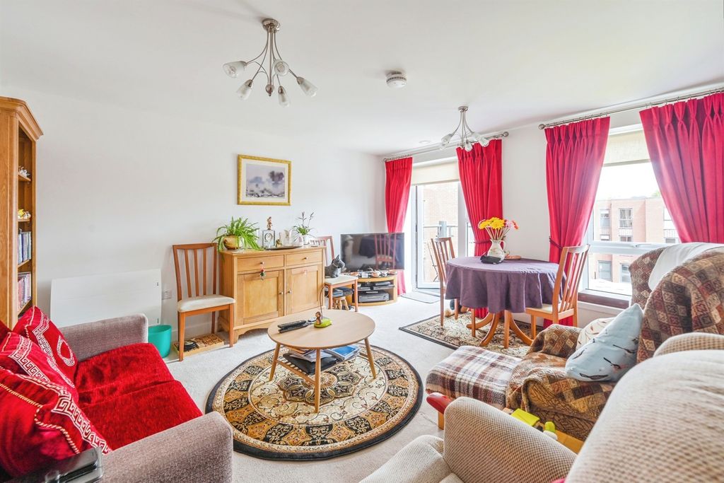 2 bed flat for saleRotten Row, Lichfield WS13 photo 3
