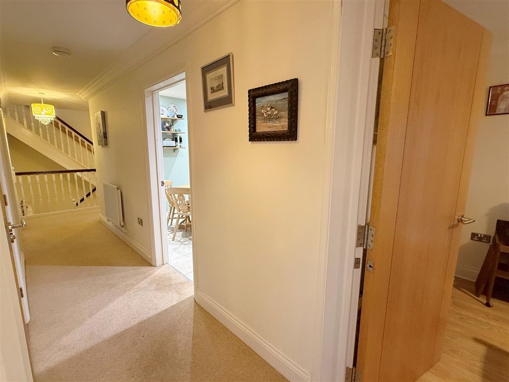 Additional image 10 of 3 bed flat for saleEnborne Gate, Newbury RG14