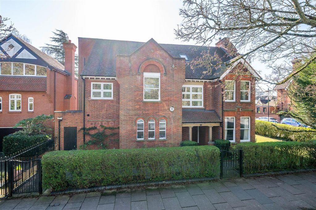 Additional image 2 of 7 bed detached house for salePark Avenue, Bedford MK40
