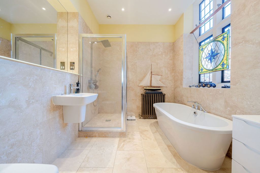 Additional image 8 of 2 bed flat for saleKings Drive, Midhurst GU29