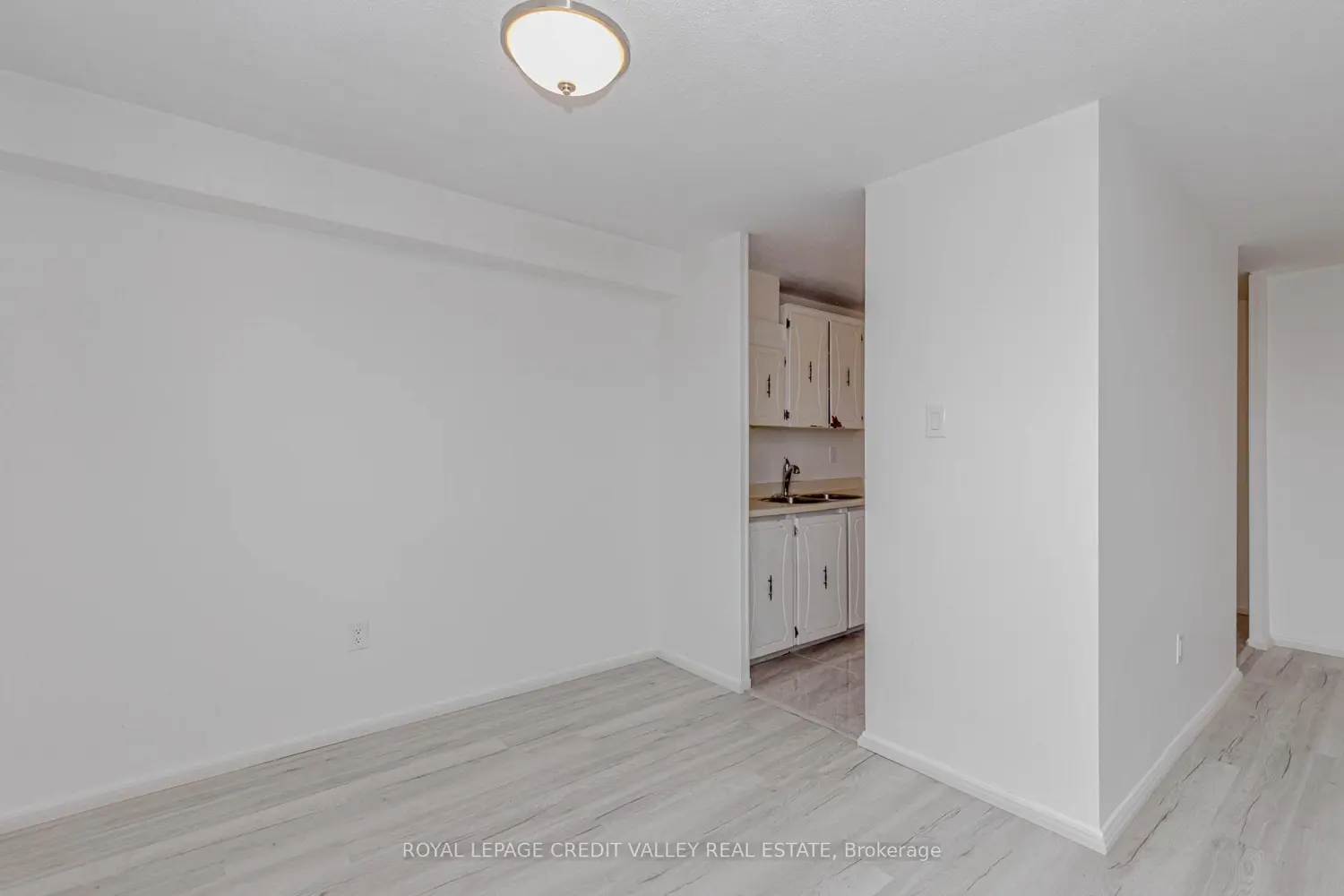 Additional image 5 of 3120 Kirwin Avenue 501