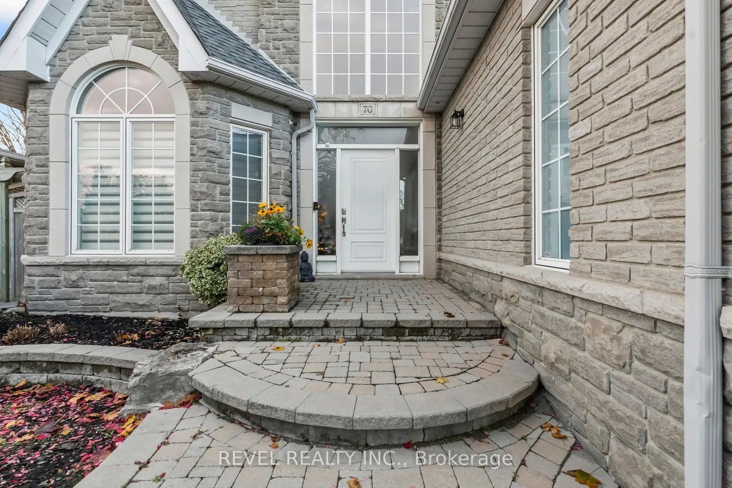 Additional image 3 of 70 Applewood Crescent