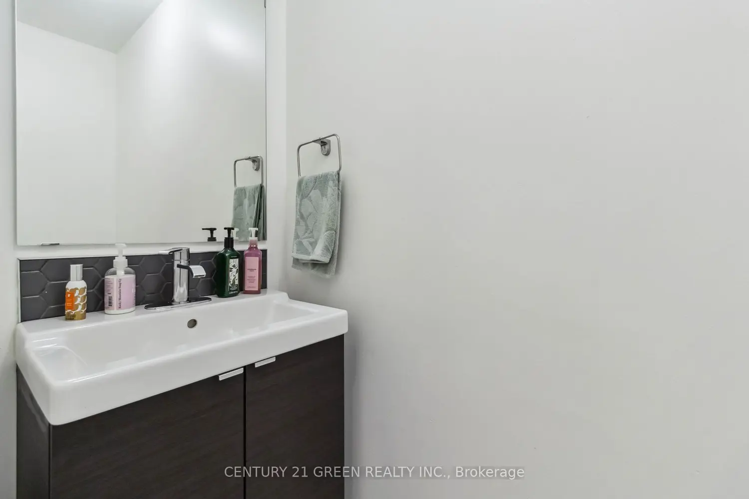 Additional image 17 of 98 Personna Circle